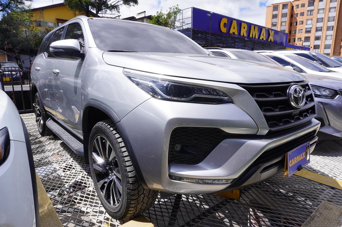 TOYOTA FORTUNER 2.8L SR 4X4 2022