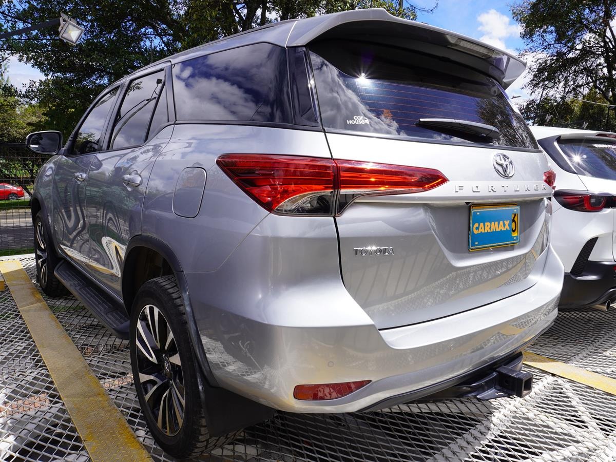 TOYOTA FORTUNER 2.8L SR 4X4 2022