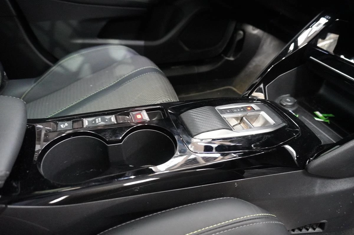 PEUGEOT 2008 GT MHEV 1200CC 2026