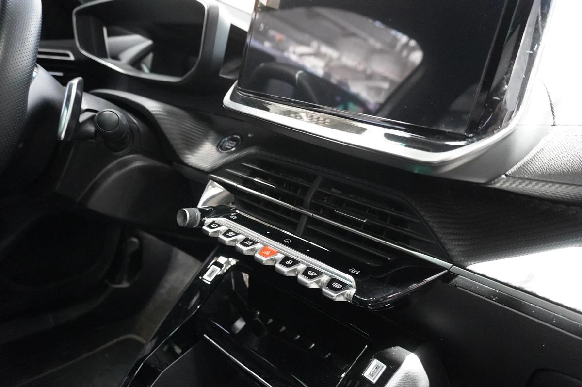 PEUGEOT 2008 GT MHEV 1200CC 2026
