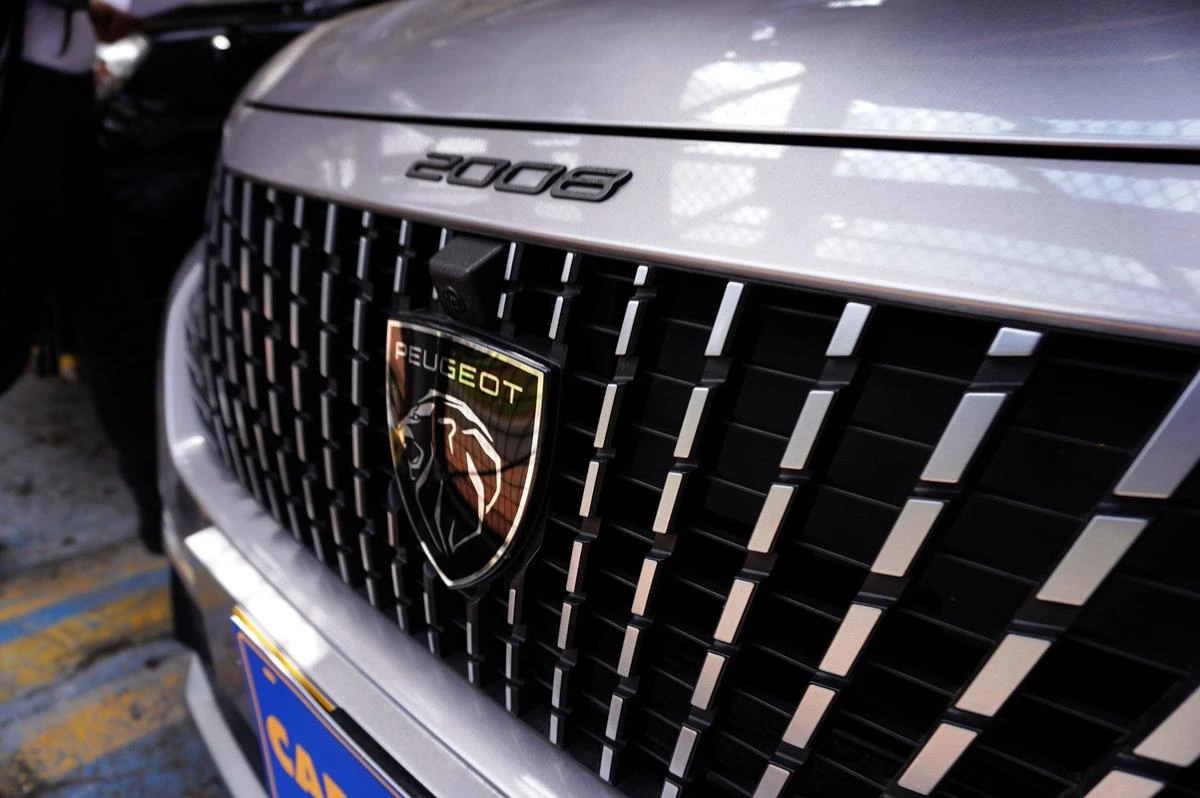 PEUGEOT 2008 GT MHEV 1200CC 2026